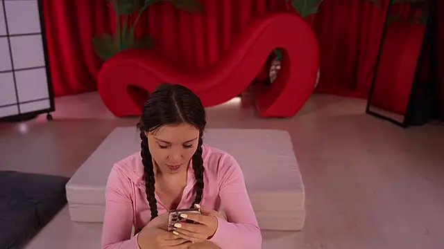 KittyCaitlin online show from 10/18/25, 08:33