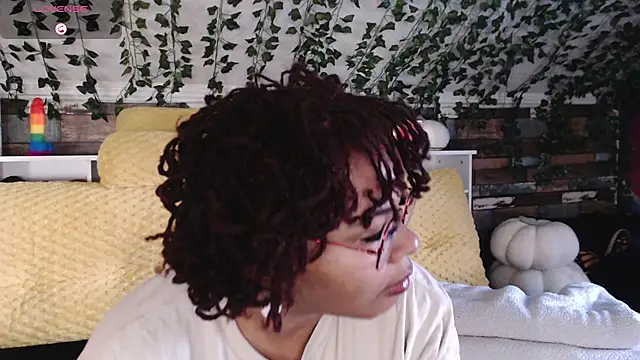 Snapshot of -khayaparker chatting on 01/12/25, 01:05 -khayaparker online show from 01/12/25, 01:05