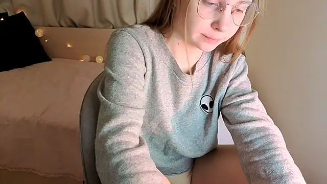 CharmedDoll online show from 12/19/25, 01:46