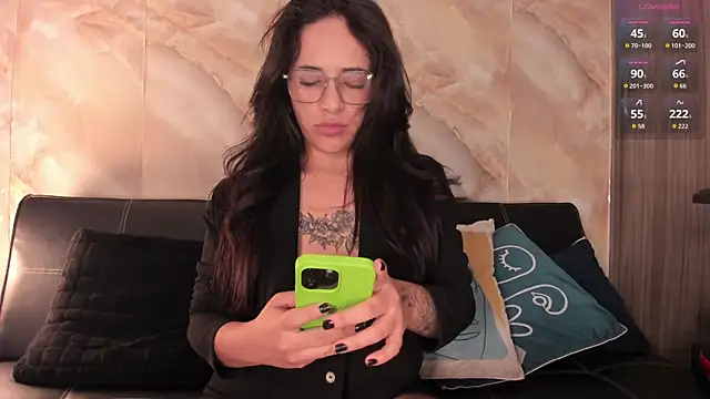 Snapshot of kathypink_ chatting on 12/19/25, 04:38 kathypink online show from 12/19/25, 04:38