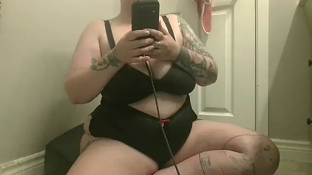 Snapshot of Sugarbabe69 chatting on 06/14/26, 10:44 Sugarbabe69 online show from 06/14/26, 10:44