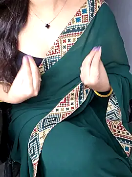 Snapshot of aliyaah_singh chatting on 10/15/25, 05:32 aliyaah singh online show from 10/15/25, 05:32