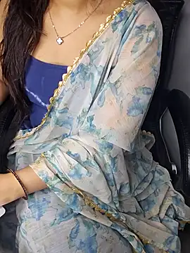 Snapshot of aliyaah_singh chatting on 05/12/26, 06:14 aliyaah singh online show from 05/12/26, 06:14