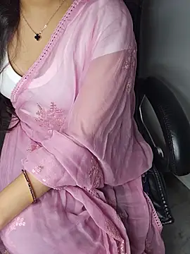 Snapshot of aliyaah_singh chatting on 05/20/26, 06:16 aliyaah singh online show from 05/20/26, 06:16