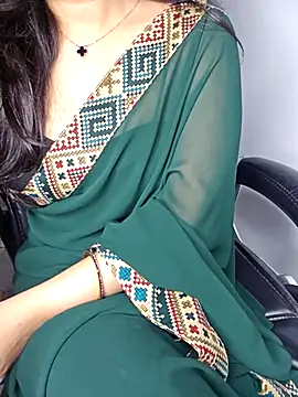 Snapshot of aliyaah_singh chatting on 09/20/25, 05:18 aliyaah singh online show from 09/20/25, 05:18