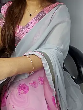 Snapshot of aliyaah_singh chatting on 03/20/25, 08:40 aliyaah singh online show from 03/20/25, 08:40