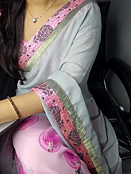 Snapshot of aliyaah_singh chatting on 10/28/25, 05:45 aliyaah singh online show from 10/28/25, 05:45