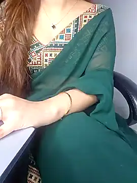 Snapshot of aliyaah_singh chatting on 01/05/25, 07:07 aliyaah singh online show from 01/05/25, 07:07