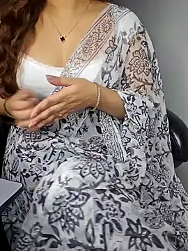 Snapshot of aliyaah_singh chatting on 02/03/25, 08:35 aliyaah singh online show from 02/03/25, 08:35