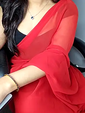 Snapshot of aliyaah_singh chatting on 10/27/25, 06:09 aliyaah singh online show from 10/27/25, 06:09