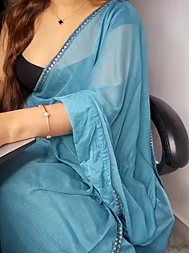 Snapshot of aliyaah_singh chatting on 03/05/25, 08:42 aliyaah singh online show from 03/05/25, 08:42