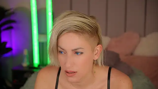 VickySecret96 online show from 10/30/25, 05:21