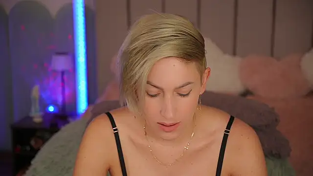 VickySecret96 online show from 10/14/25, 04:40