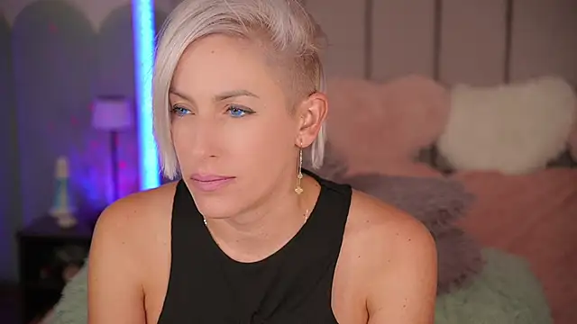 VickySecret96 online show from 09/14/25, 04:40