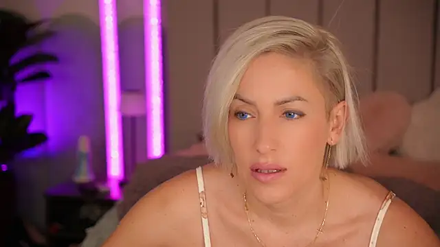 VickySecret96 online show from 11/20/25, 05:46