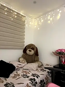 Snapshot of Vane_Rossee chatting on 10/27/25, 11:27 Vane Rossee online show from 10/27/25, 11:27