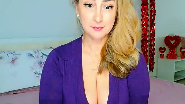 Snapshot of Tyana40 chatting on 02/19/25, 02:23 Tyana40 online show from 02/19/25, 02:23