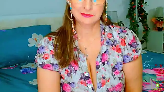 Snapshot of Tyana40 chatting on 03/20/25, 08:53 Tyana40 online show from 03/20/25, 08:53