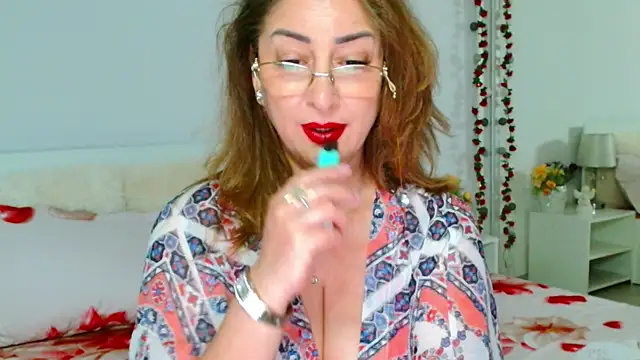 Snapshot of Tyana40 chatting on 04/21/26, 01:42 Tyana40 online show from 04/21/26, 01:42