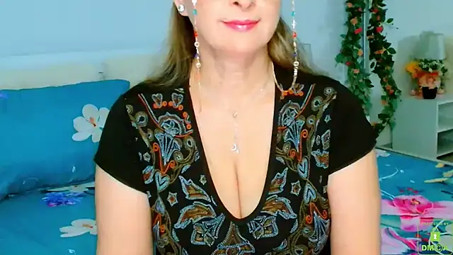 Snapshot of Tyana40 chatting on 03/21/25, 02:28 Tyana40 online show from 03/21/25, 02:28