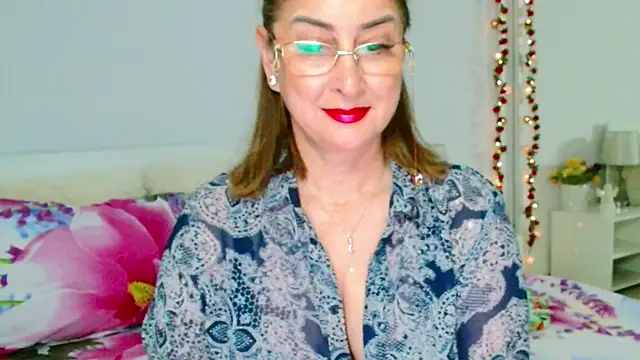 Snapshot of Tyana40 chatting on 05/16/26, 01:04 Tyana40 online show from 05/16/26, 01:04