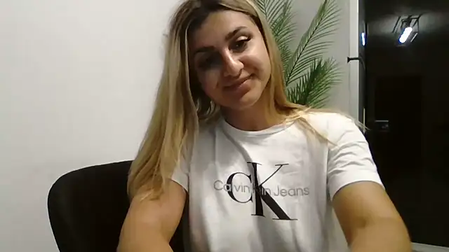 Snapshot of NicolePlay chatting on 06/25/26, 02:20 NicolePlay online show from 06/25/26, 02:20