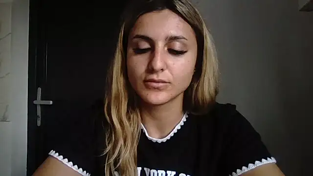 Snapshot of NicolePlay chatting on 06/03/26, 01:45 NicolePlay online show from 06/03/26, 01:45