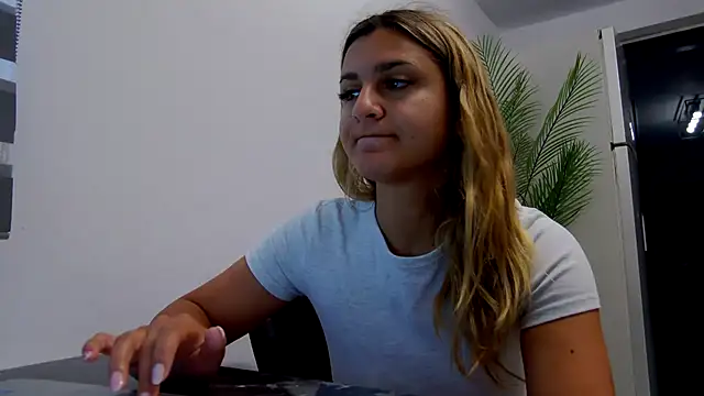 Snapshot of NicolePlay chatting on 07/06/26, 03:02 NicolePlay online show from 07/06/26, 03:02