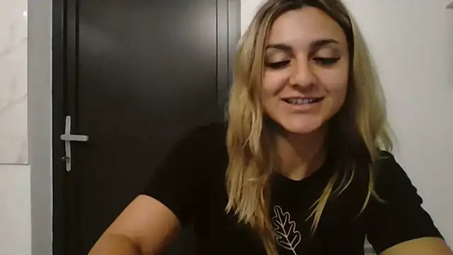 Snapshot of NicolePlay chatting on 06/04/26, 02:38 NicolePlay online show from 06/04/26, 02:38