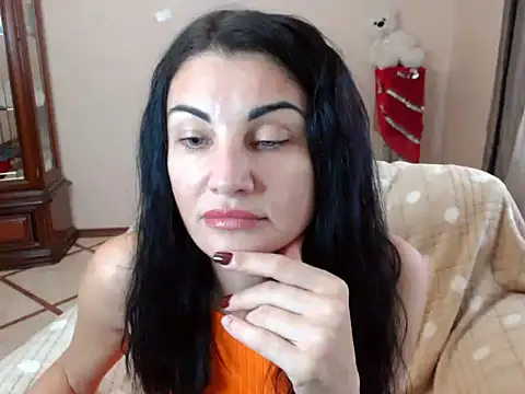 Snapshot of Karina8571 chatting on 12/04/25, 08:35 Karina8571 online show from 12/04/25, 08:35