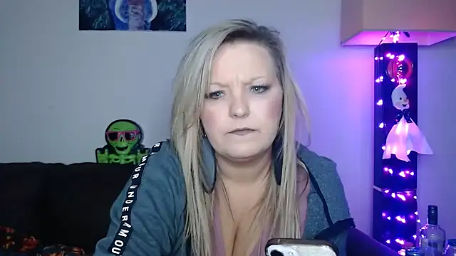 Snapshot of BigTitBarbie68 chatting on 10/03/25, 06:26 BigTitBarbie68 online show from 10/03/25, 06:26
