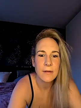 Snapshot of NaomiAndFriends chatting on 02/23/26, 07:53 NaomiAndFriends online show from 02/23/26, 07:53