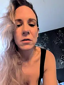 Snapshot of NaomiAndFriends chatting on 12/07/24, 11:23 NaomiAndFriends online show from 12/07/24, 11:23