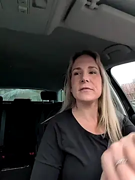 Snapshot of NaomiAndFriends chatting on 02/24/26, 07:42 NaomiAndFriends online show from 02/24/26, 07:42