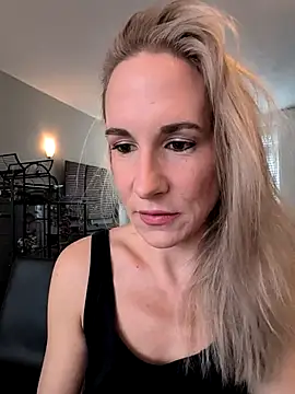 Snapshot of NaomiAndFriends chatting on 09/09/25, 07:51 NaomiAndFriends online show from 09/09/25, 07:51