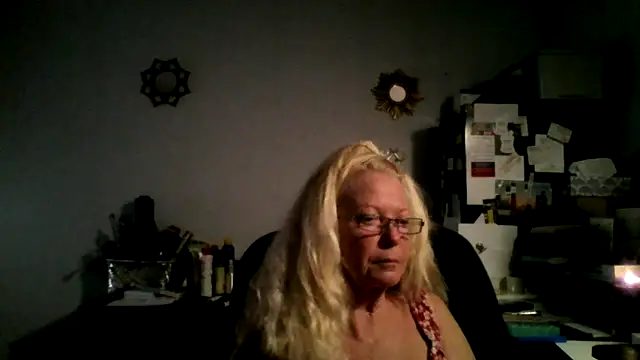 Snapshot of XTRAHORNYONE chatting on 10/06/25, 12:56 XTRAHORNYONE online show from 10/06/25, 12:56