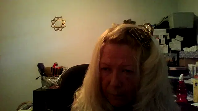 Snapshot of XTRAHORNYONE chatting on 10/13/25, 04:08 XTRAHORNYONE online show from 10/13/25, 04:08