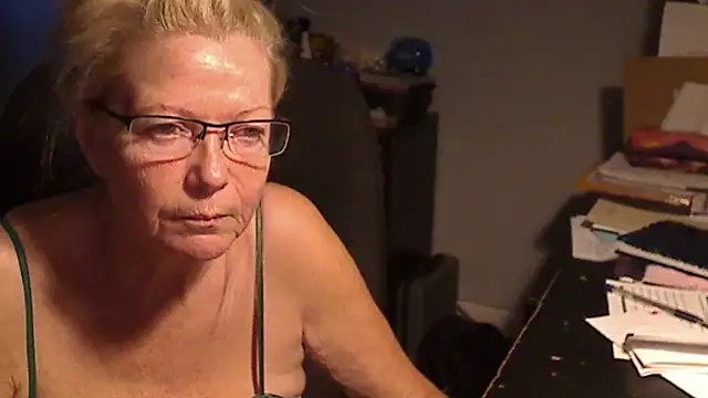 Snapshot of XTRAHORNYONE chatting on 03/01/25, 02:48 XTRAHORNYONE online show from 03/01/25, 02:48