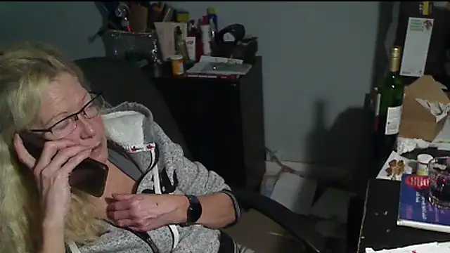 Snapshot of XTRAHORNYONE chatting on 11/26/25, 03:39 XTRAHORNYONE online show from 11/26/25, 03:39