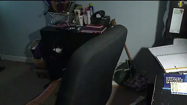 Snapshot of XTRAHORNYONE chatting on 11/18/25, 05:00 XTRAHORNYONE online show from 11/18/25, 05:00