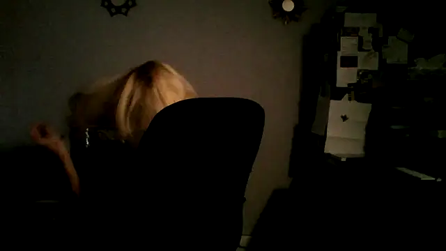 Snapshot of XTRAHORNYONE chatting on 10/12/25, 12:56 XTRAHORNYONE online show from 10/12/25, 12:56