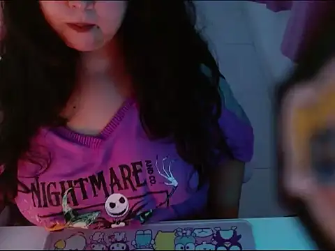 Snapshot of KittyK3 chatting on 11/18/25, 01:54 KittyK3 online show from 11/18/25, 01:54