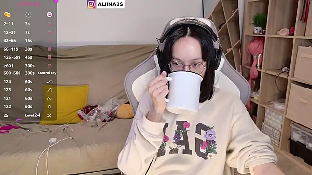Snapshot of aliiiiiina chatting on 03/22/25, 12:39 aliiiiiina online show from 03/22/25, 12:39