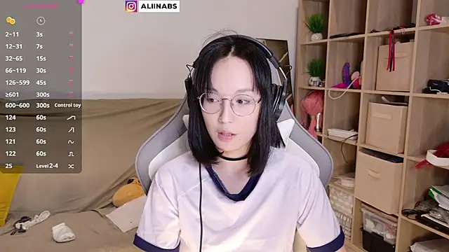 Snapshot of aliiiiiina chatting on 03/16/25, 08:21 aliiiiiina online show from 03/16/25, 08:21
