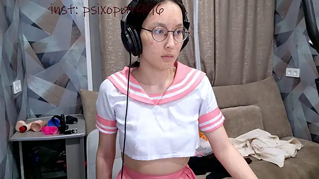 Snapshot of aliiiiiina chatting on 09/22/25, 07:53 aliiiiiina online show from 09/22/25, 07:53