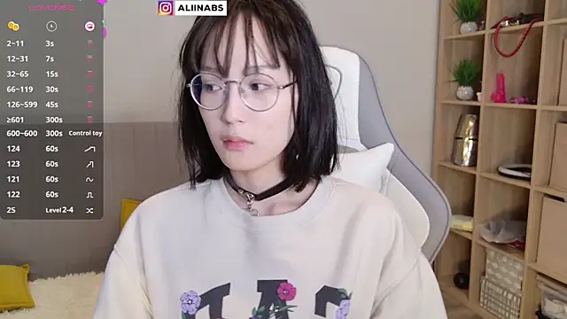 Snapshot of aliiiiiina chatting on 02/06/25, 07:07 aliiiiiina online show from 02/06/25, 07:07