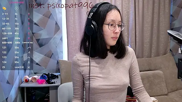 Snapshot of aliiiiiina chatting on 09/21/25, 09:58 aliiiiiina online show from 09/21/25, 09:58