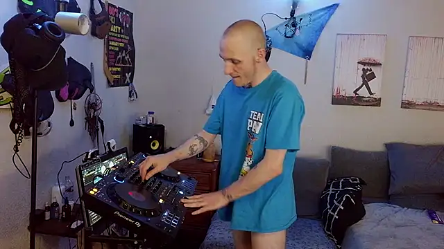 pyrowuff online show from 07/07/26, 07:45