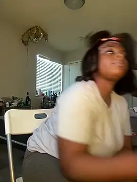 Snapshot of DancingLemonade chatting on 02/04/25, 07:11 DancingLemonade online show from 02/04/25, 07:11