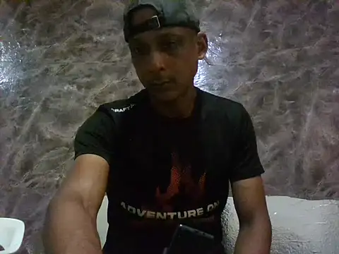 Snapshot of domigoodguy chatting on 10/13/25, 05:36 domigoodguy online show from 10/13/25, 05:36